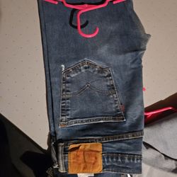 34x32 Levi's Jeans