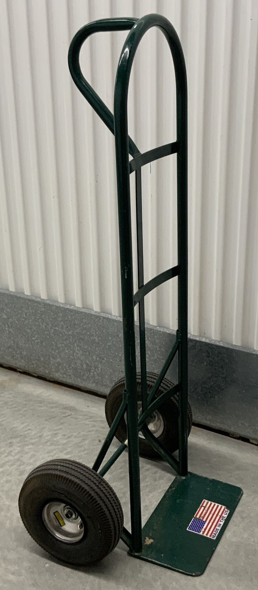 🍗 MILWAUKEE Steel P-Handle Heavy Duty Hand Truck Dolly - 800-Lb. Capacity, 10in. Pneumatic Tires... Value $140