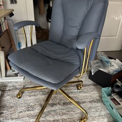 24" W Swivel Upholstered PU Office Chair