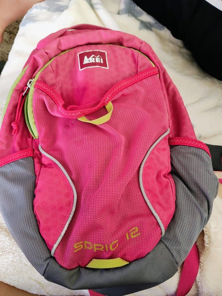 GENUINE REI Co-op Sprig 12 Pack - Kids' HIKING BACKPACK