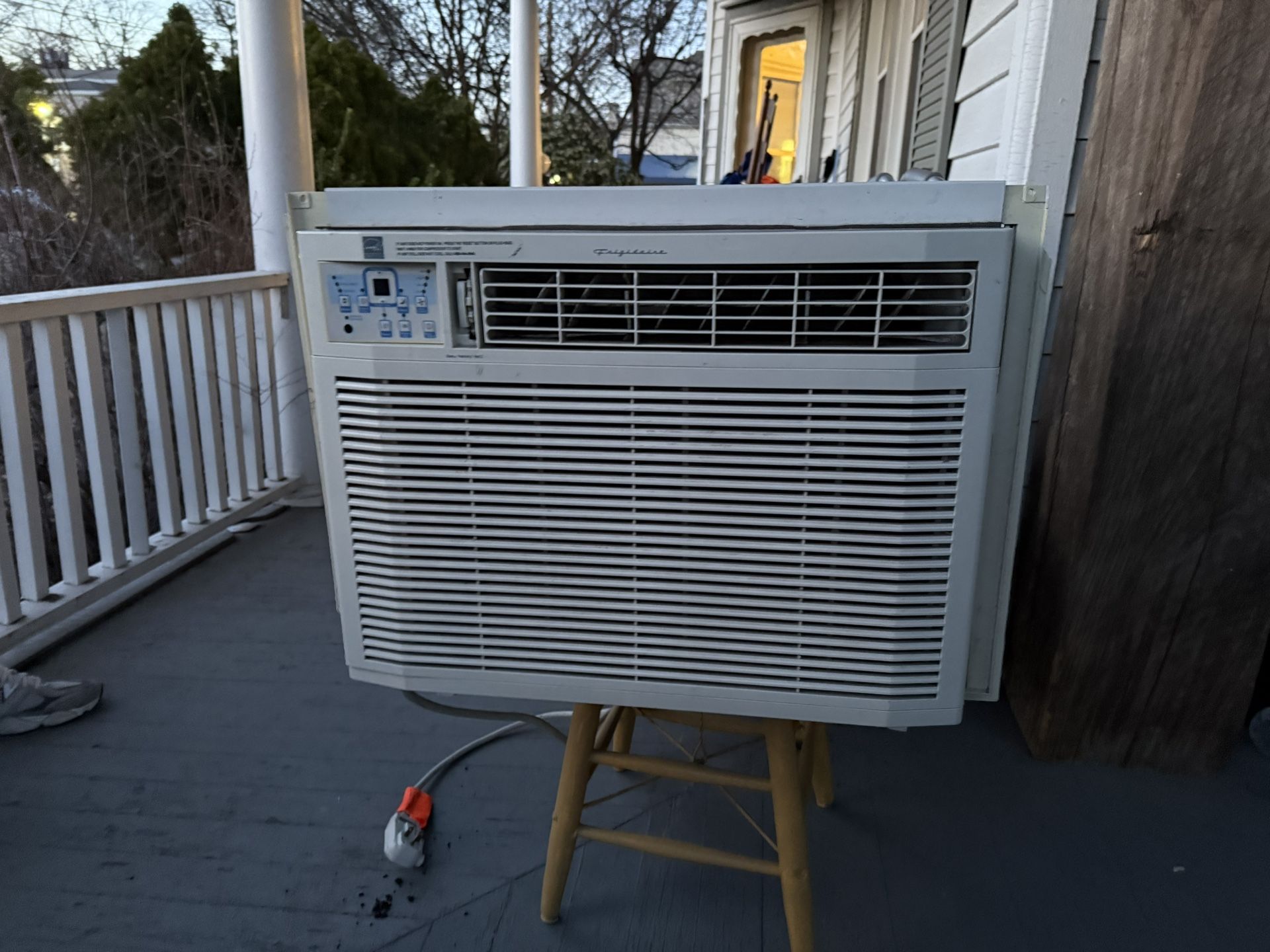 Frigidaire Air Conditioner BTU 18,500 Cool monster