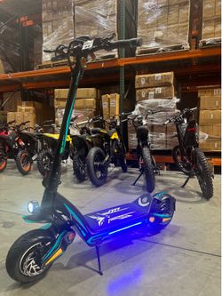 Dual-motor scooter