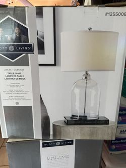 NEW TABLE LAMP BEUTIFUL $40