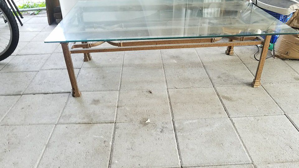 Metal base coffe table