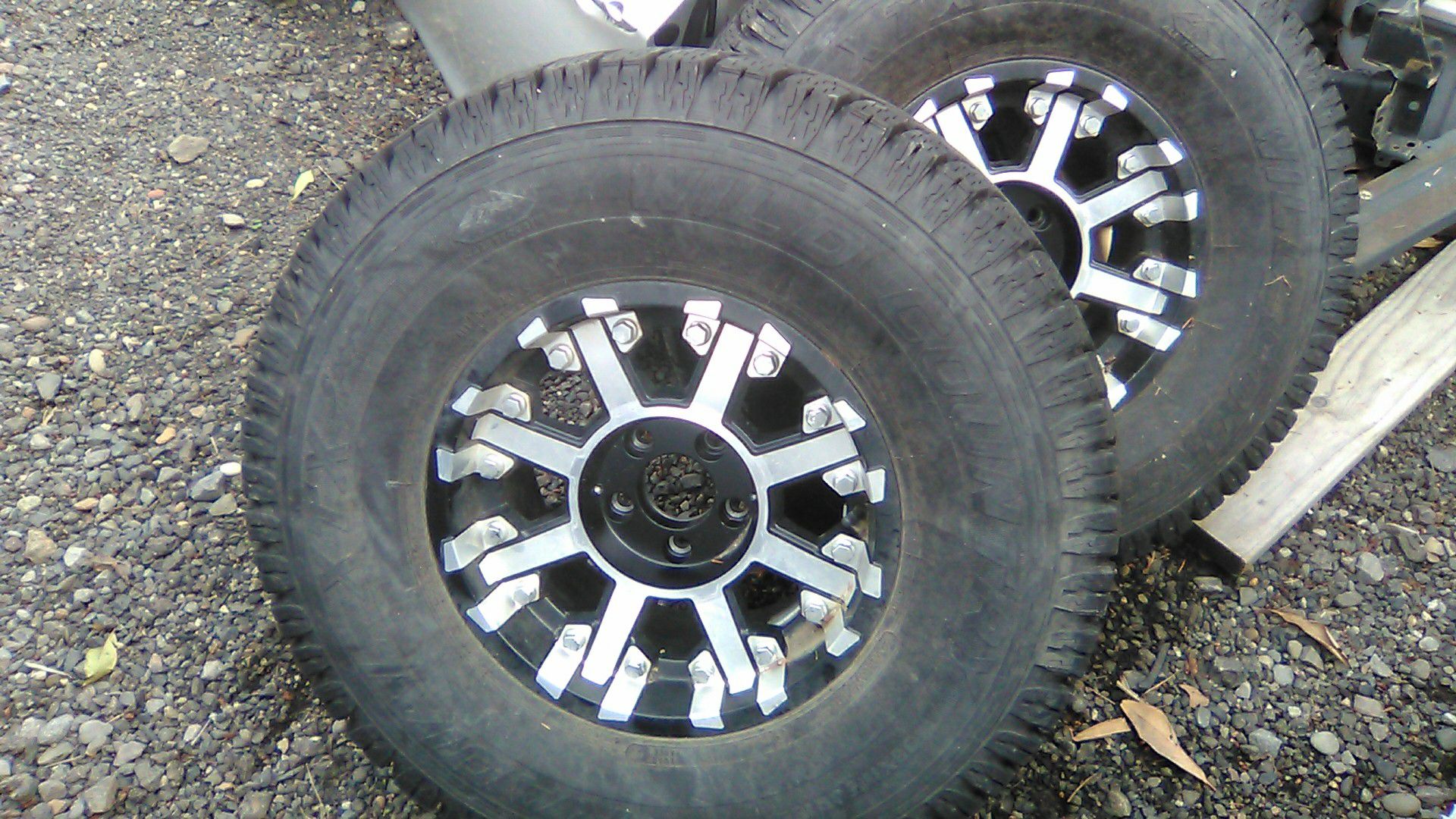 Jeep Wrangler aftermarket wheels like new tires