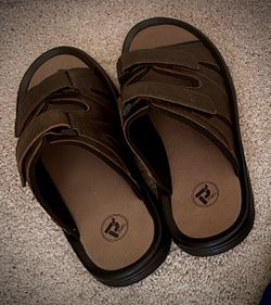 NEW NEVER WORN Men’s Propet Velcro Sandals Size 11
