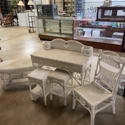 Antique 5-Piece White Wicker Living Room Set 