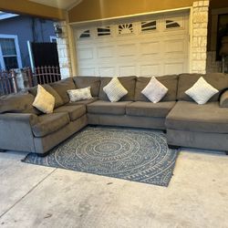 Free Delivery 🚚 Gray Sectional/ Sala Seccional Gris 