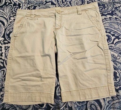 Aeropostale Juniors Khaki Shorts - Size 13/14
