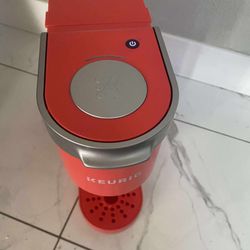 Keurig (contact info removed)239 K-Mini Plus Coffee Maker - Red