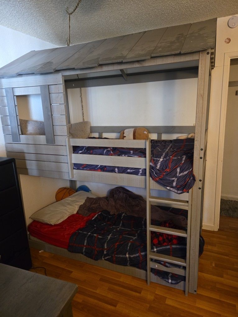 Tree House Bunk Bed Twin/twin