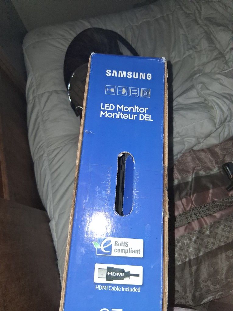 BRAND NEW Samsung Monitor 27 Inch