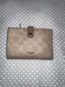 Coach Signature Bifold Snap Wallet