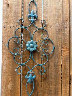BLUE DISTRESSED INDOOR/OUTDOOR WALL DECOR