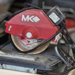 MK 470 Sliding Tile Saw With Pump