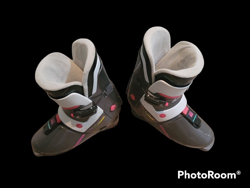 Rossignol Heat Ski Boots R110 Sz. 28,5 WOMENS 11.5/ Mens 10.5