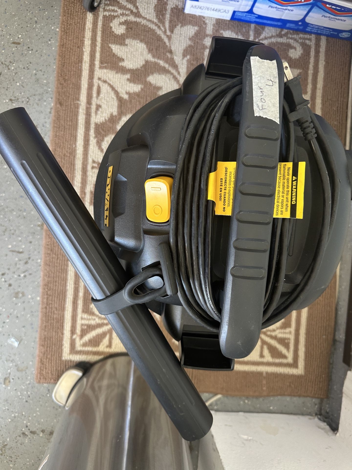 DEWALT DXVO8S 8 Gallon Wet/Dry Vacuum, 4 Peak HP Shop Vacuum, Stainless Steel Tank, Silver