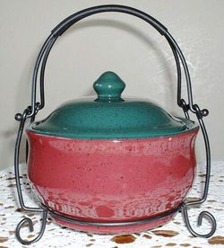 2 1/2 Quart Casserole with Metal Stand