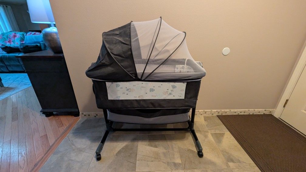 Baby Bassinet, Baby Basinet Bedside Sleeper, Easy to Fold Portable Crib Side Bassinet