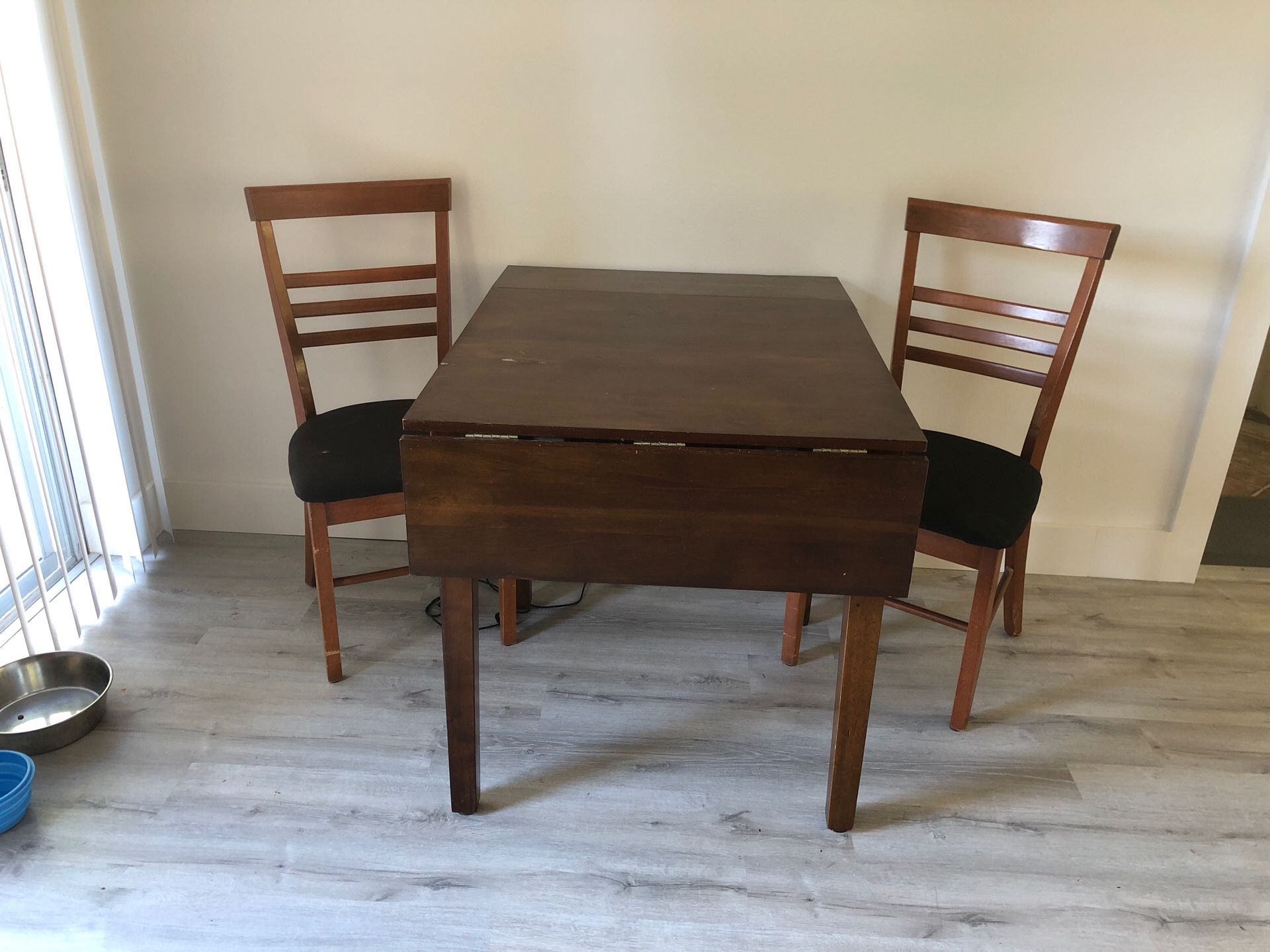 Small kitchen nook table with 2 chairs