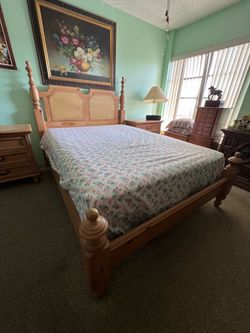 Pine Queen Bedroom Set with Two Nightstands and Dresser with Mirror