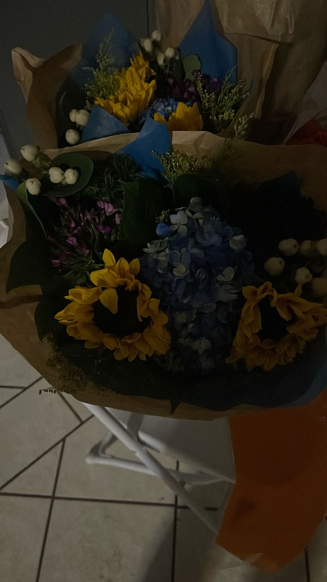 Flores $10 Cada Una Flowers $10 Each