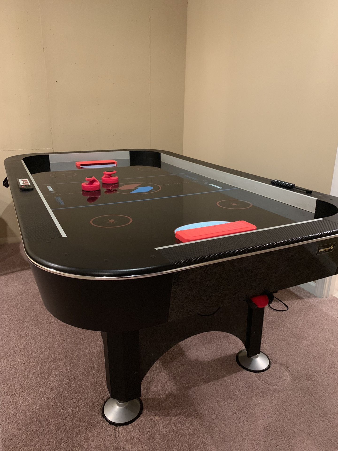 Air hockey table