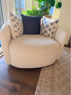 Swivel Chair in excellent condition