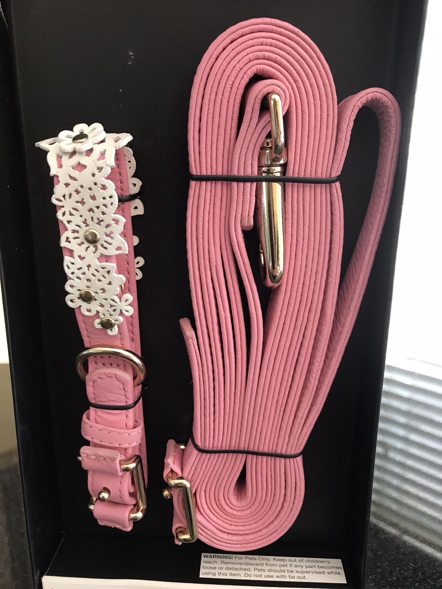 Oscar de la Renta Dog & Leash Set