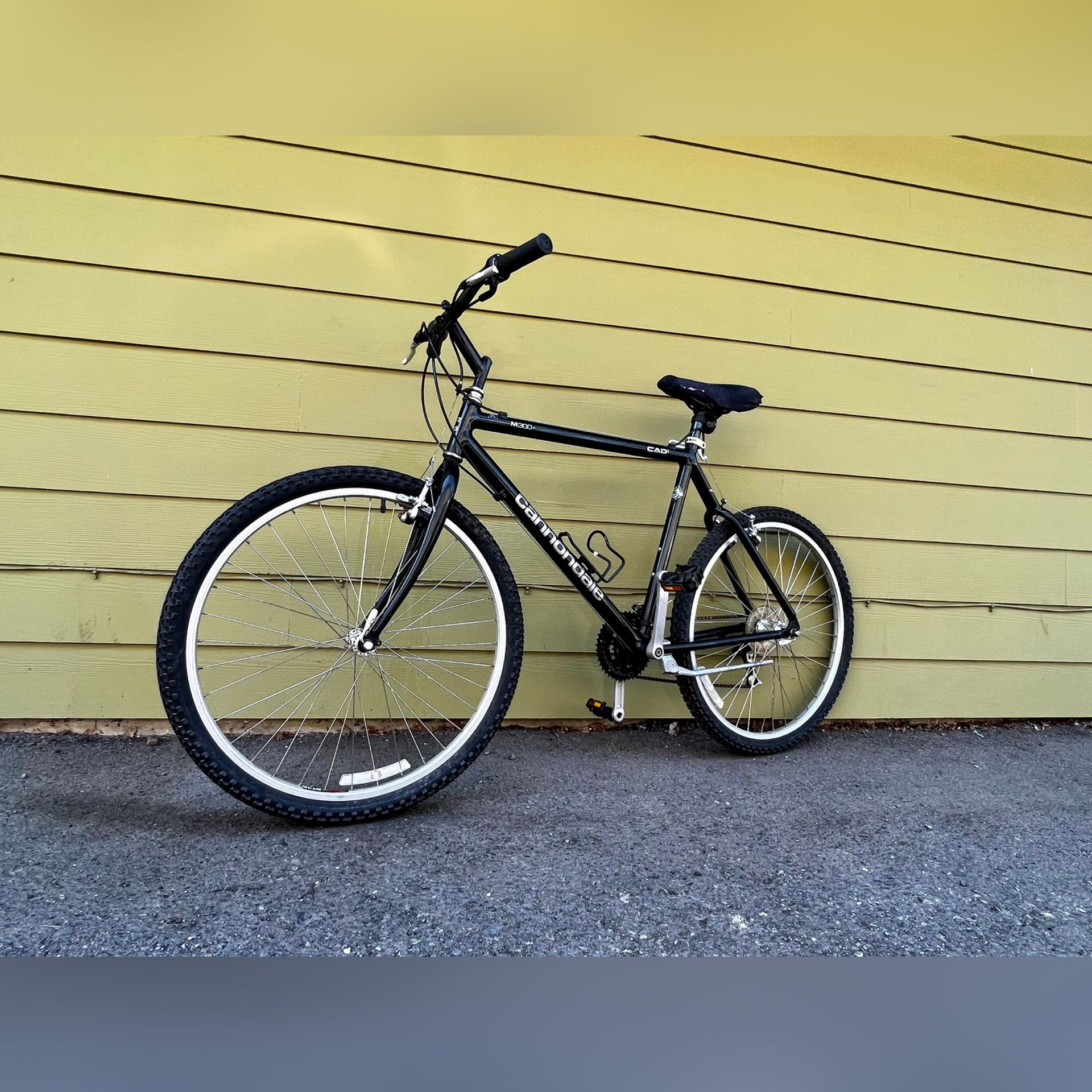 Cannondale M300 26" 21-Speed Hybrid Road / Mountain Bike + Shimano Equipped + Unisex + Light 18" Frame + Kickstand + Ready to Ride!