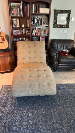 Tufted Chaise Lounge Chair