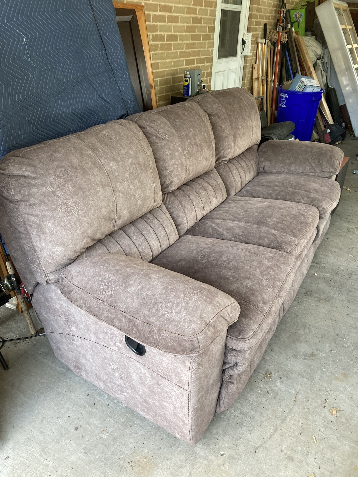 Catnapper Reclining Sofa -like new