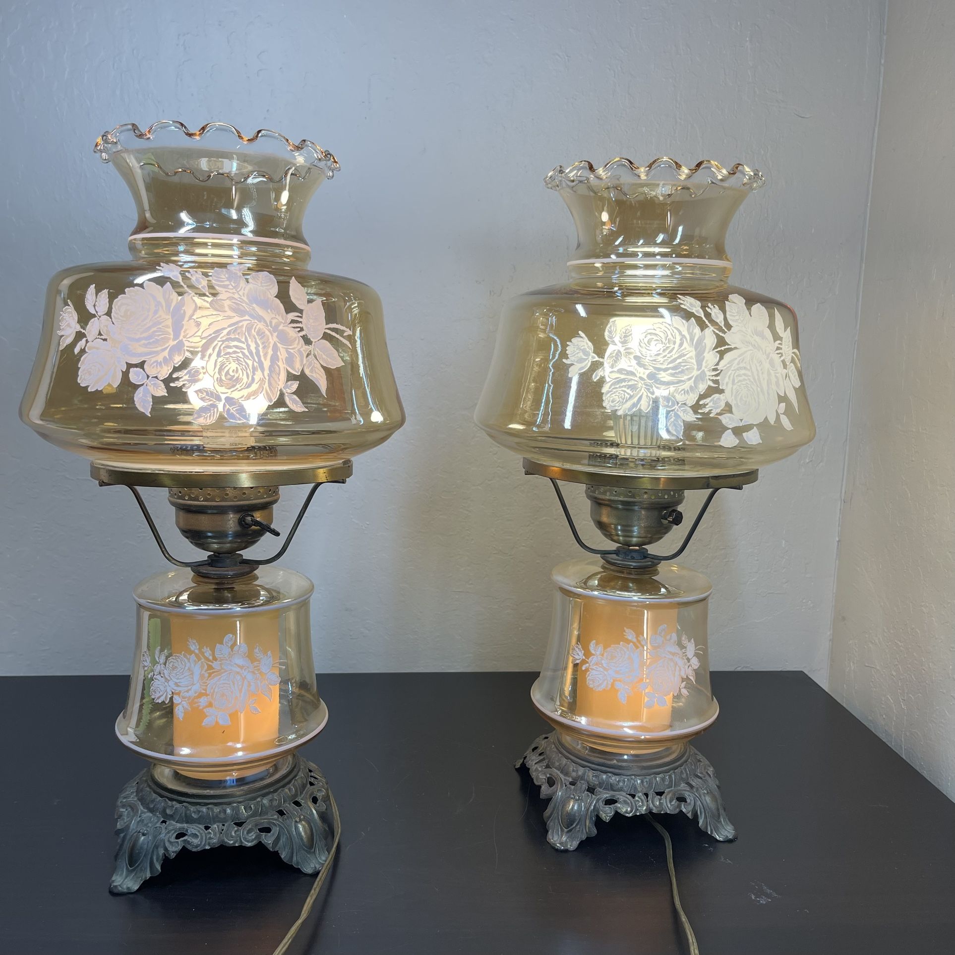 VTG 3- Way Gone With The Wind Hurricane Lamp White Floral