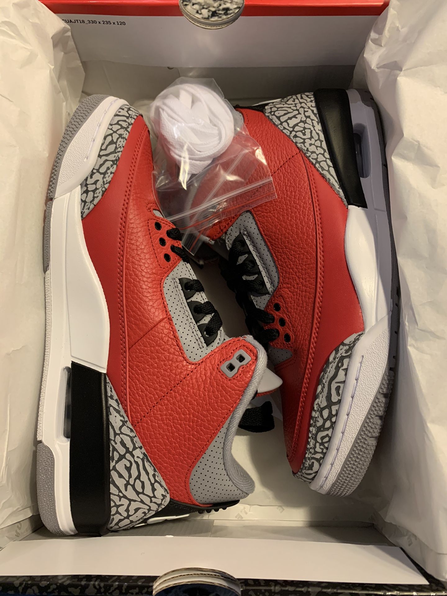 BRAND NEW! Nike Retro Air Jordan 3 Red Cement “Chi” edition size 8.5