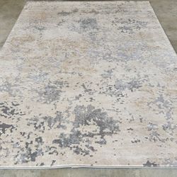 6'7" X 9' Area Rug