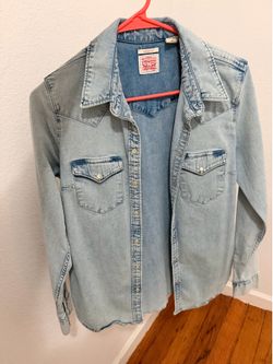 Women’s Levi Classic Fit