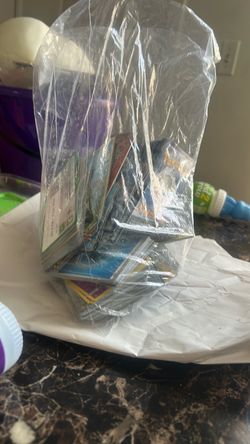 Bag of 300 Pokémon cards