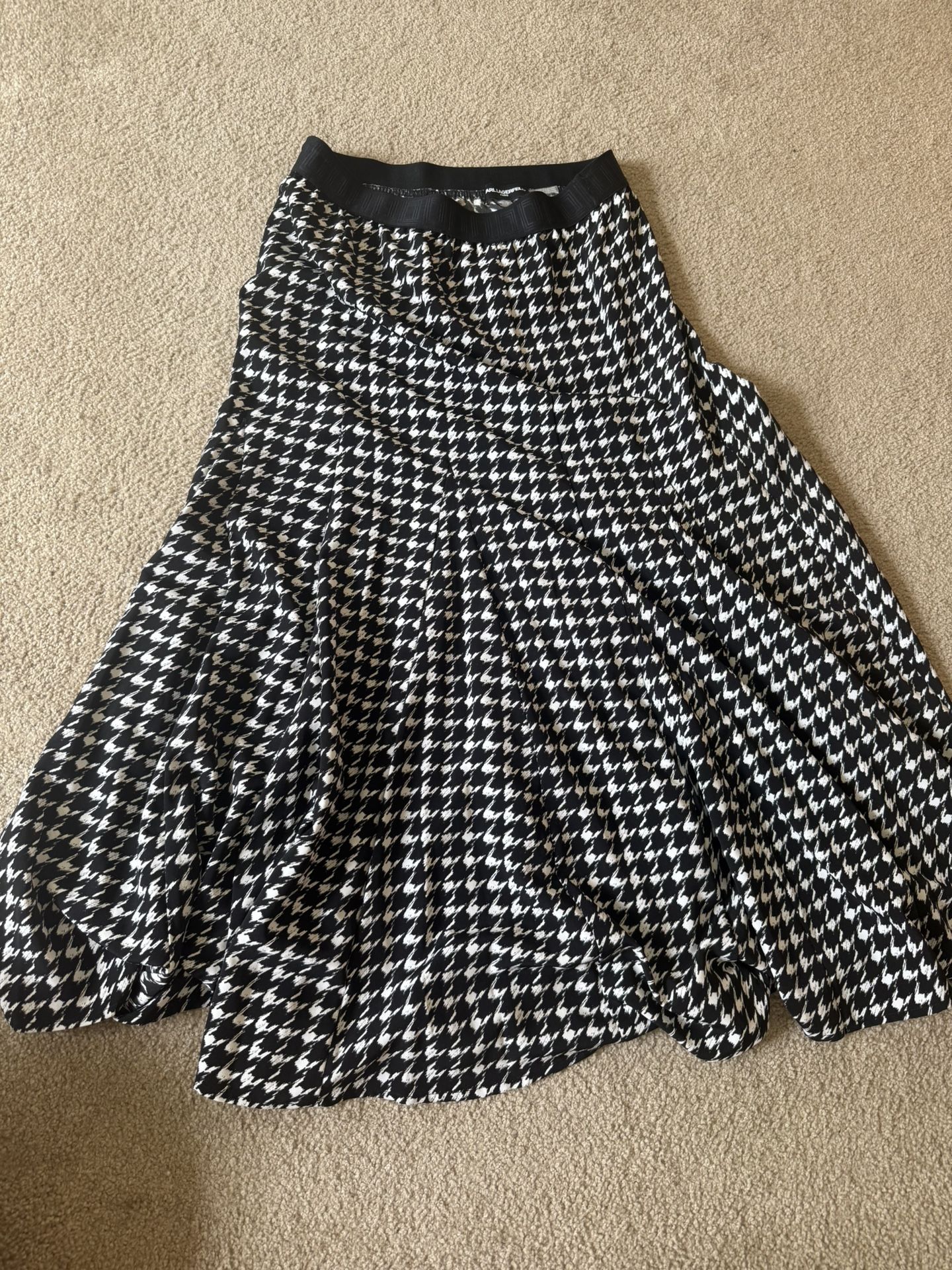 $45| Small| KARL LAGERFELD Women's Sneaker Houndstooth Skirt