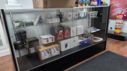 2 display cases