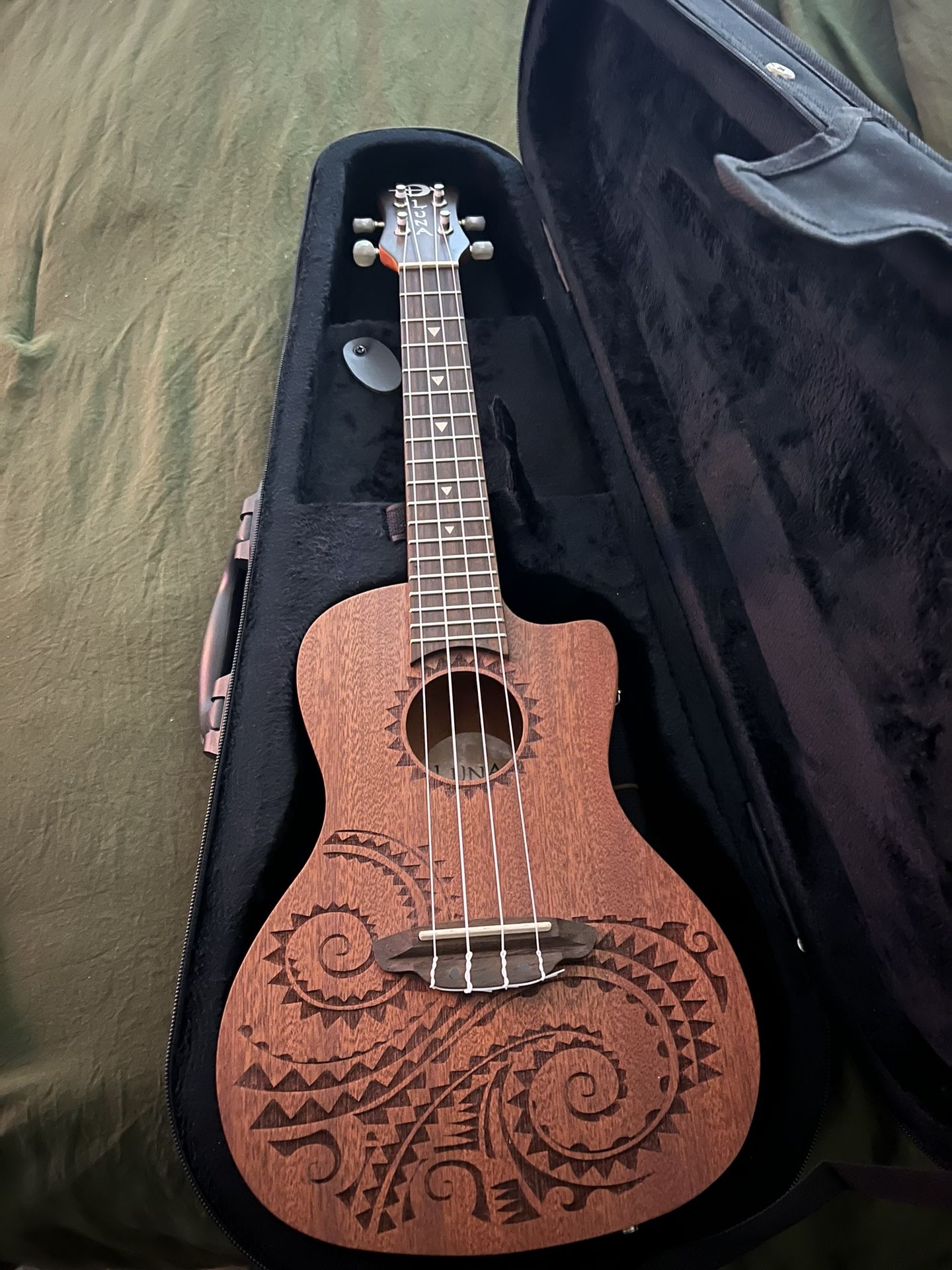 Luna ukulele