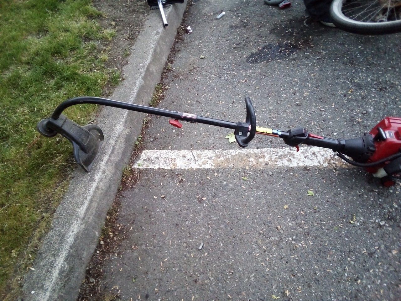 Craftsman multi tool attachment system Weed eater for Sale in Mount