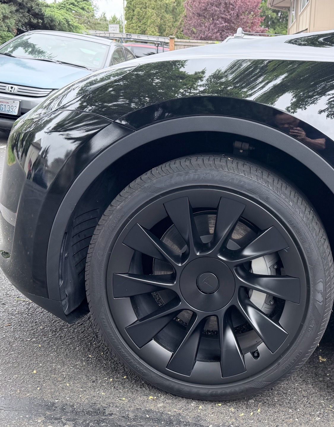 Tesla model Y Tire and rem black color for Sale in Woodway, WA - OfferUp