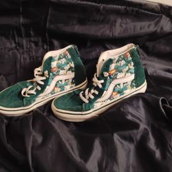 Vans Kids Green Sk8-Hi Zip Little Kids Sneakers with a dragon print. 