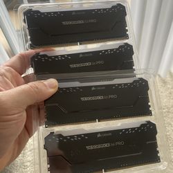 32 GB DDR4 Corsair Memory Vengeance 4000mhz
