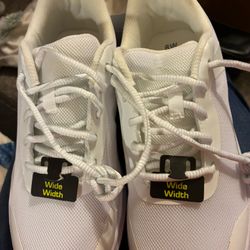 Women’s White Sneakers Size 8W, New With Tags 