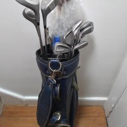 Wilson Blue Golf Bag With Golf Clubs, Golf Tees And Ball 4 Wilson Golf Clubs And 9 Dunlop Clubs. 