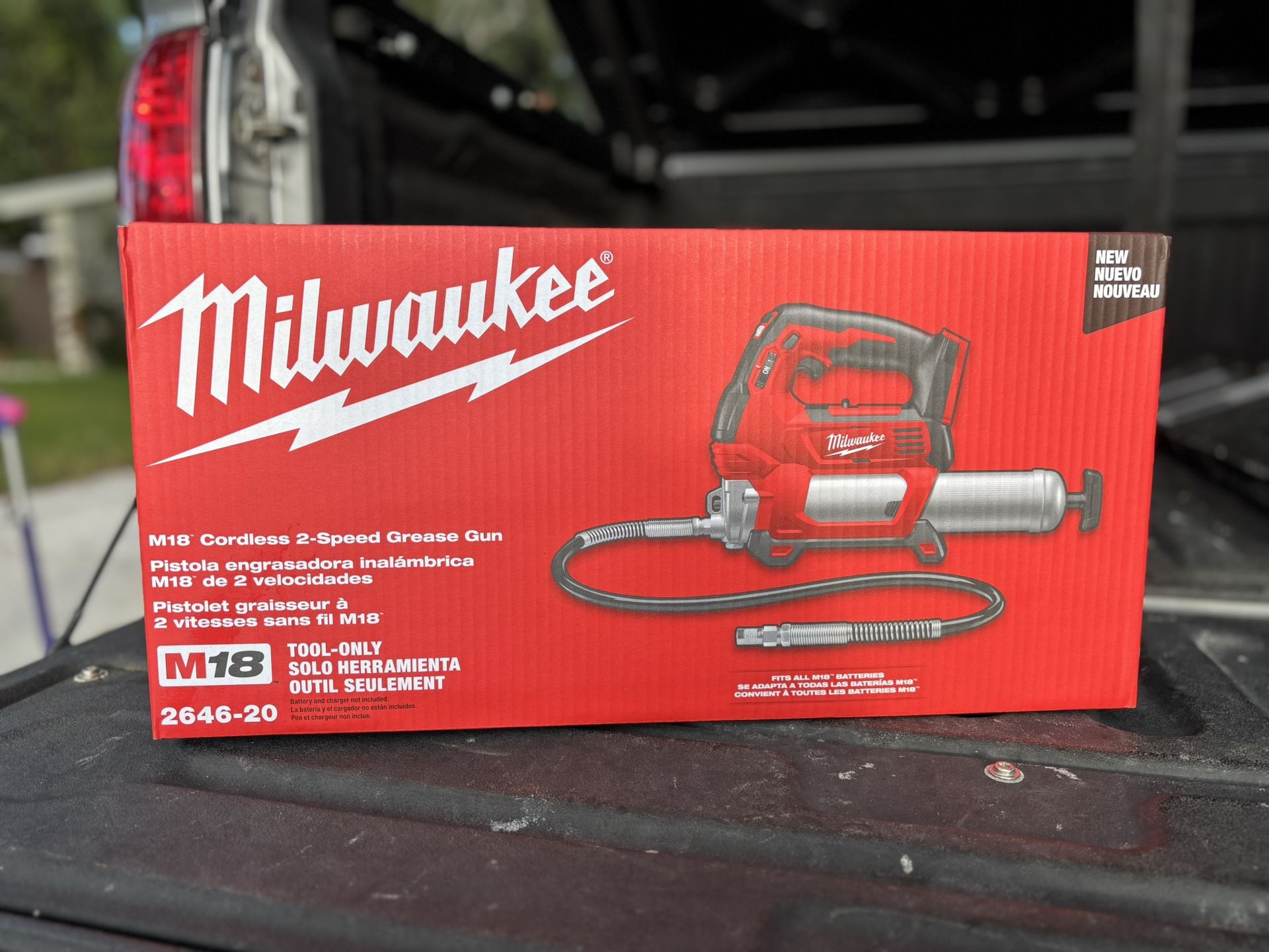 New In Box Milwaukee M18 18V Lithium-Ion Cordless Grease Gun 2-Speed (Tool-Only)