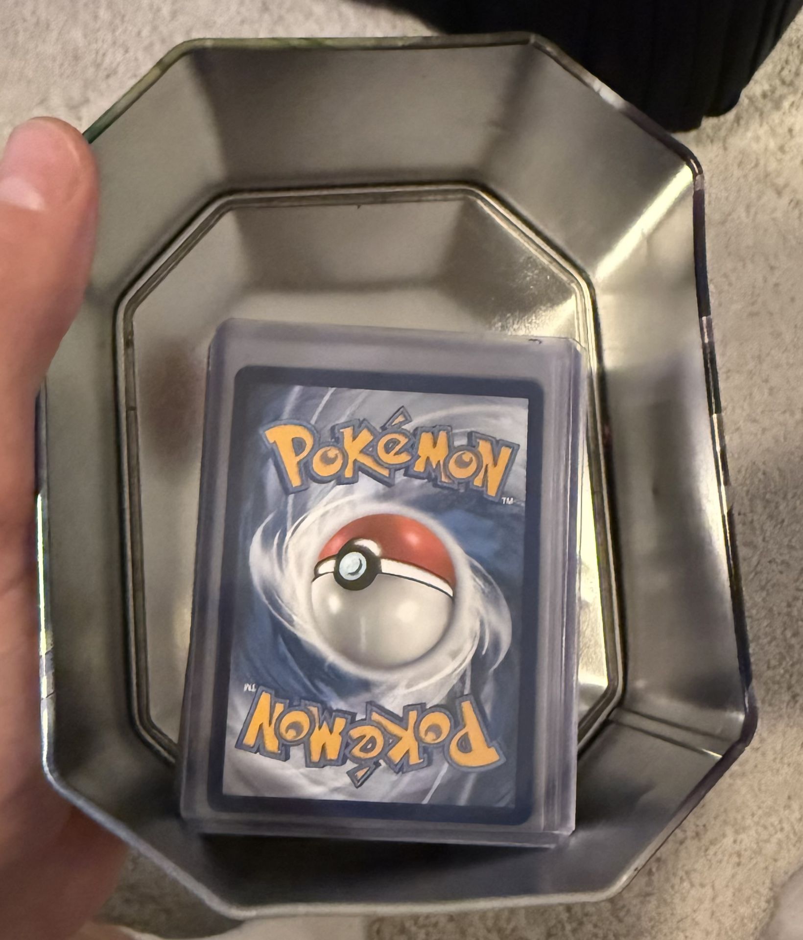 MYSTERY POKÉMON BOX 