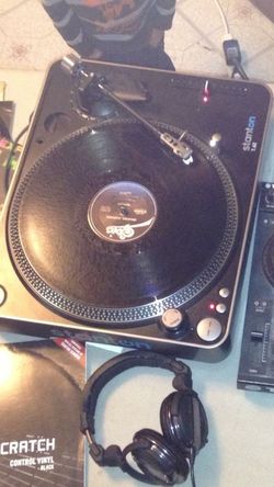 Stanton turntable