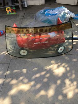 85/88 Toyota Pickup Windshield